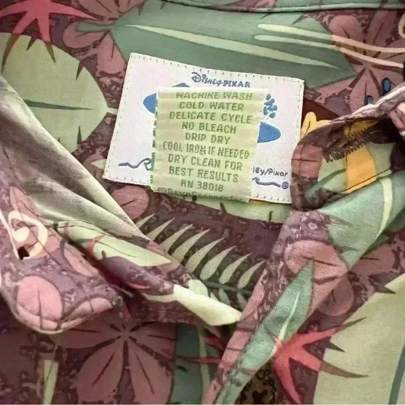 Disney Pixar UP Reyn Spooner Men’s Rayon Shirt-Small - Picture 4 of 5